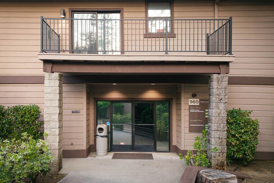 More Photos Of 944 McCourtney Rd, Grass Valley Unknown For Lease