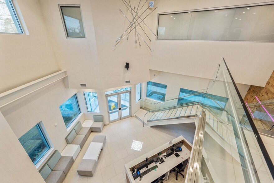 More Photos Of 511 Ocean Ave, Massapequa Office For Lease