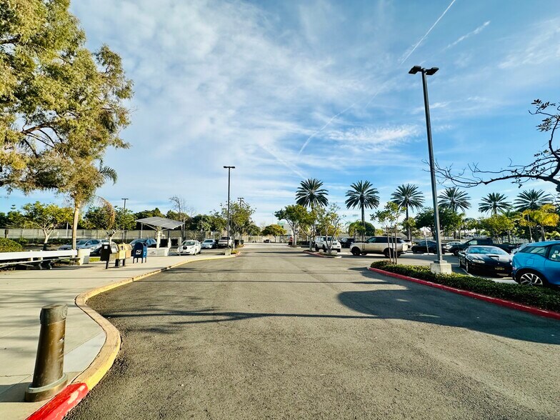 More Photos Of 3221 Donald Douglas Loop S, Santa Monica Office For Lease