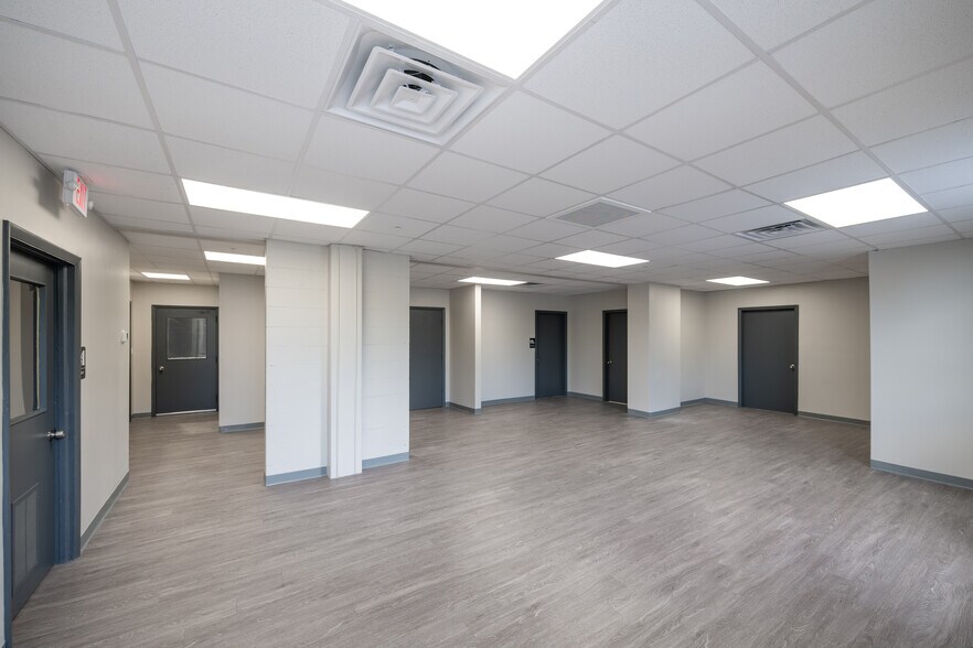 More Photos Of 924 N Lane Ave, Jacksonville Warehouse For Sale