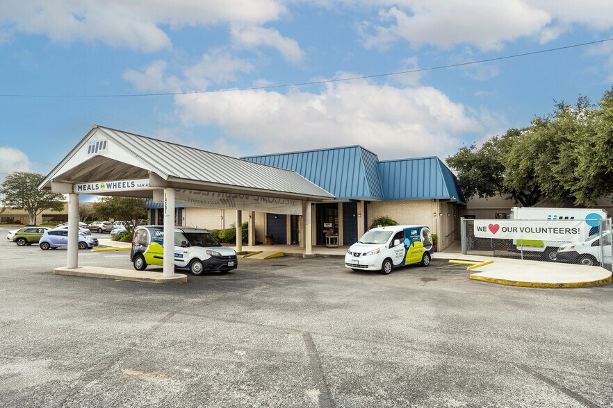 More Photos Of 4306 NW Loop 410, San Antonio Freestanding For Sale