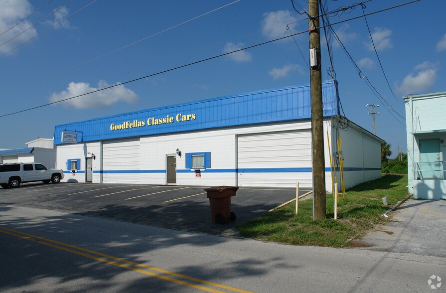 More Photos Of 1660 Segrave St S, Daytona Beach Service For Sale