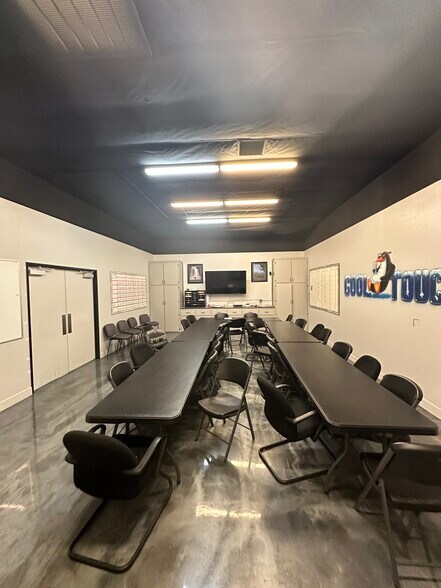 More Photos Of 7611 N 74th Ave, Glendale Warehouse For Sale