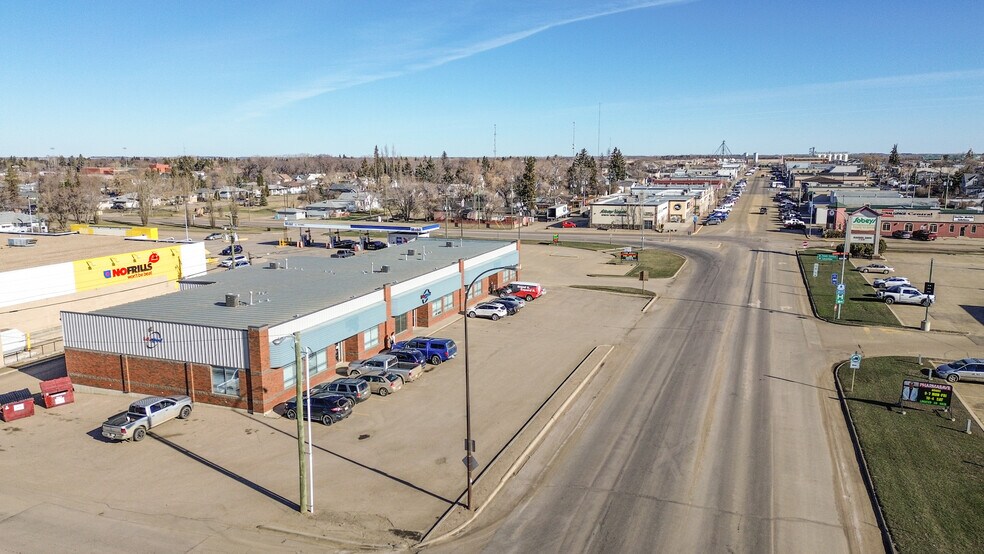 More Photos Of 4602 50 St, Stettler Light Manufacturing For Sale