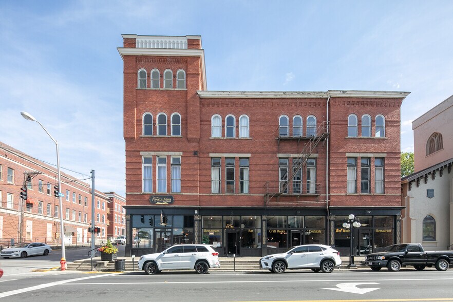More Photos Of 101 S Main St, Winchester Restaurant For Lease