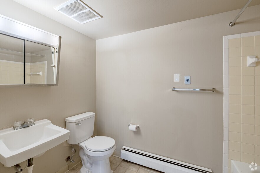 More Photos Of 1270 Electric Ave, Lincoln Park Apartments For Sale