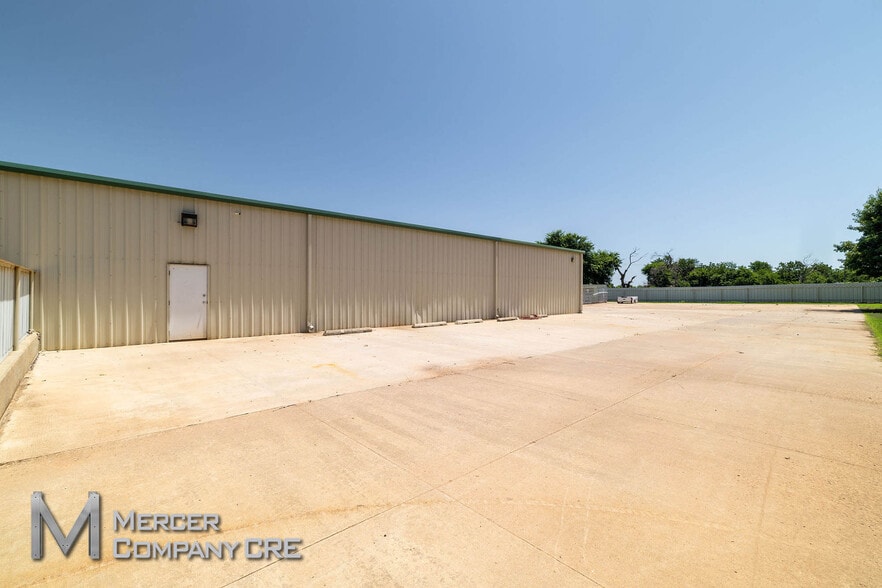 More Photos Of 10108 NW 10th St, Yukon Warehouse For Sale