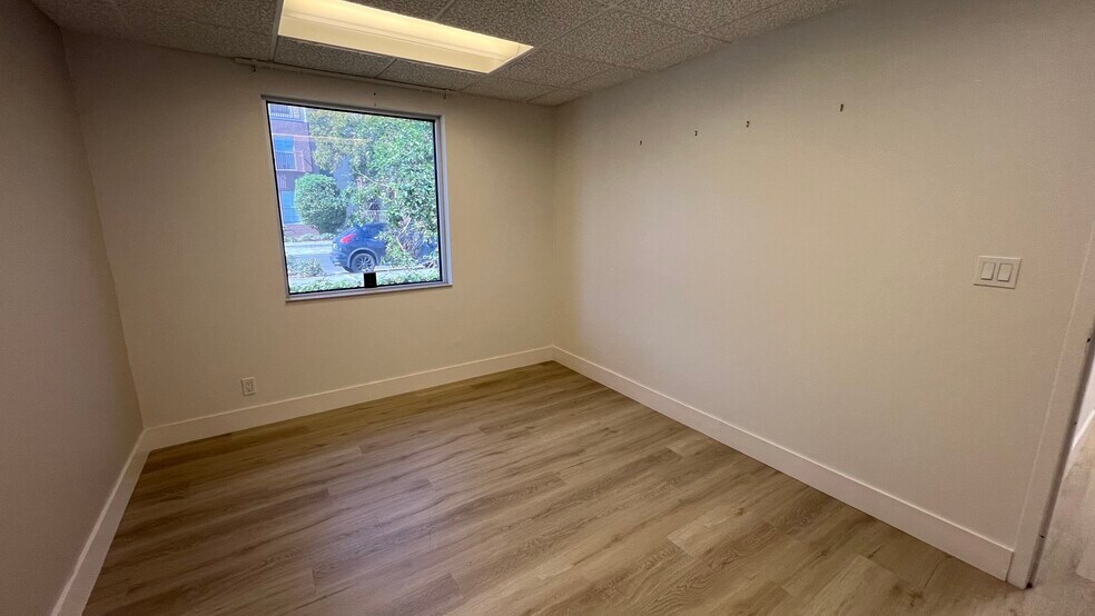 More Photos Of 504 S Moody Ave, Tampa Office For Sale