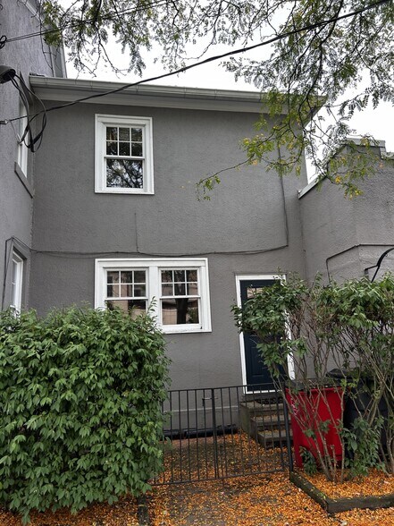 More Photos Of 633-635 High St, Columbus Storefront For Lease