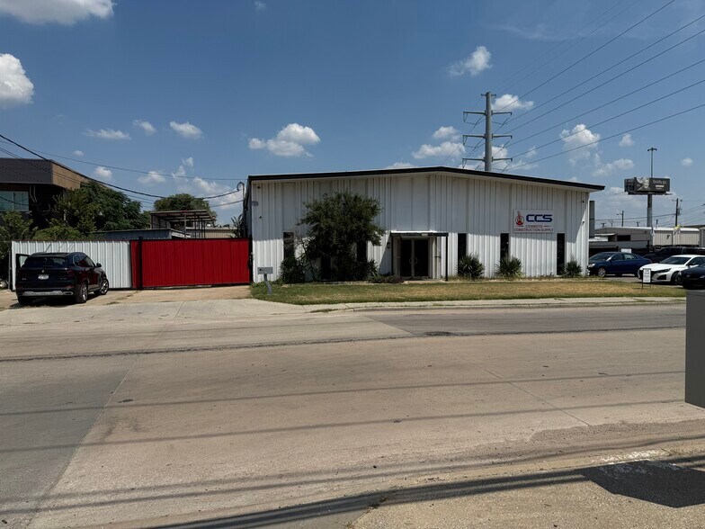 More Photos Of 2333 Joe Field Rd, Dallas Light Manufacturing For Lease