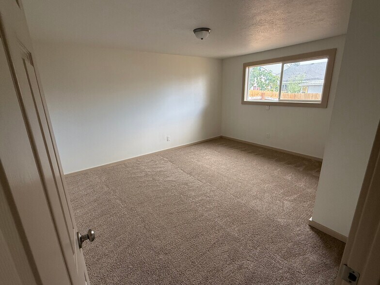 More Photos Of 4561 Chippewa Ct SE, Salem Multifamily For Sale