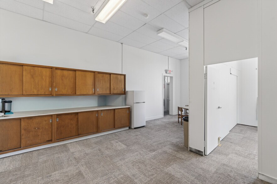 More Photos Of 61 Crown St, Kingston Office For Lease