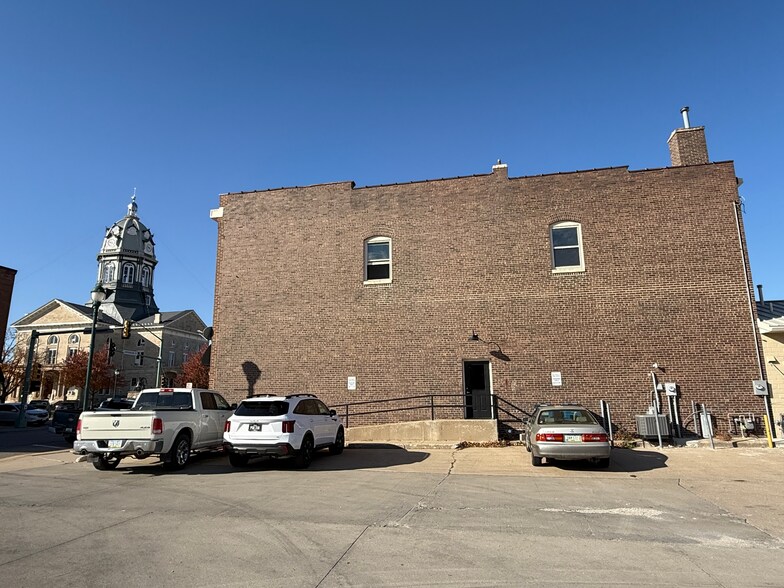More Photos Of 101 E Jefferson St, Winterset Office For Sale