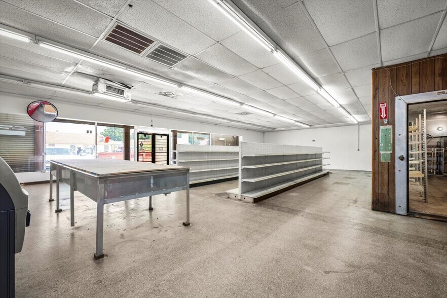 More Photos Of 20 E 9th St, Jacksonville Freestanding For Sale