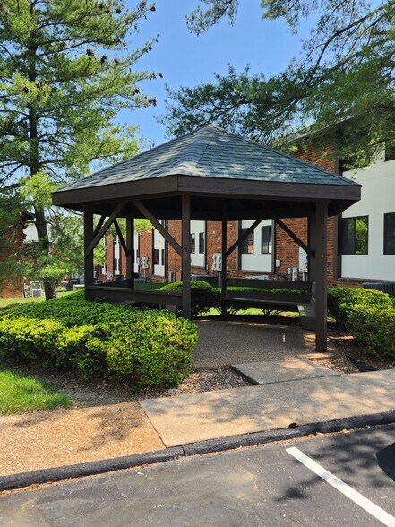 More Photos Of 101-279 Clarkson Executive Park, Ellisville Office For Lease