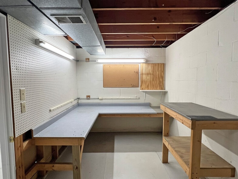 More Photos Of 3567 W 26th St, Erie Freestanding For Sale