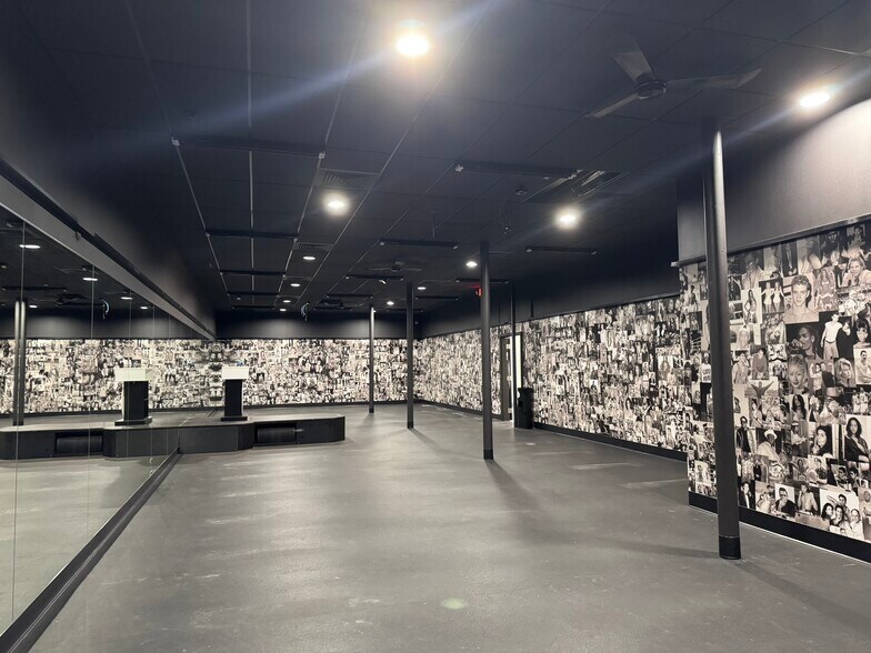 More Photos Of 2341 Hollywood Blvd, Hollywood Freestanding For Lease