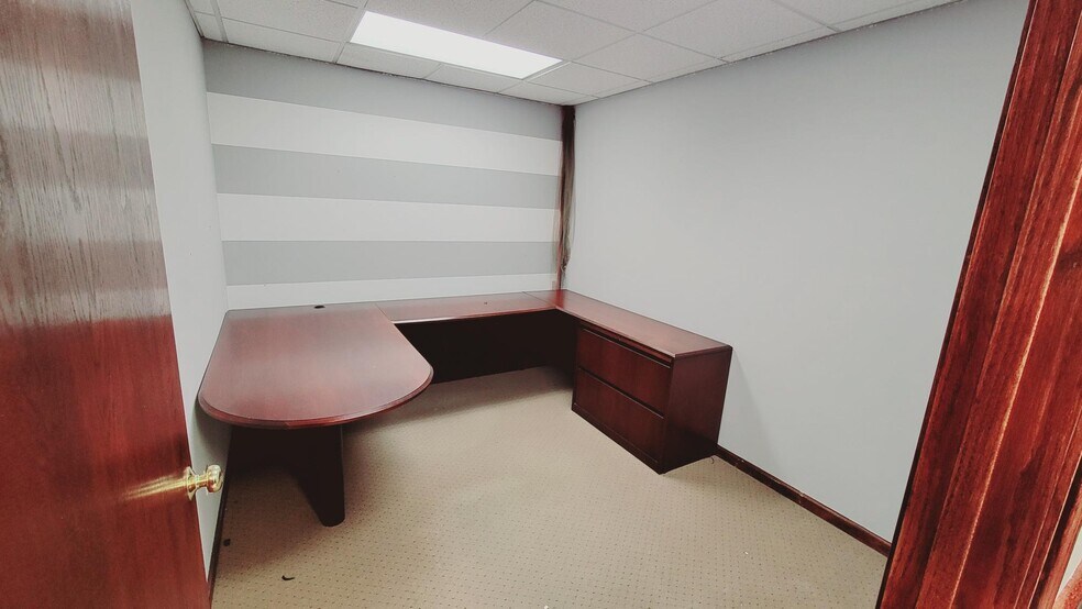 More Photos Of 550 Goodrich Rd, Bellevue Light Distribution For Sale