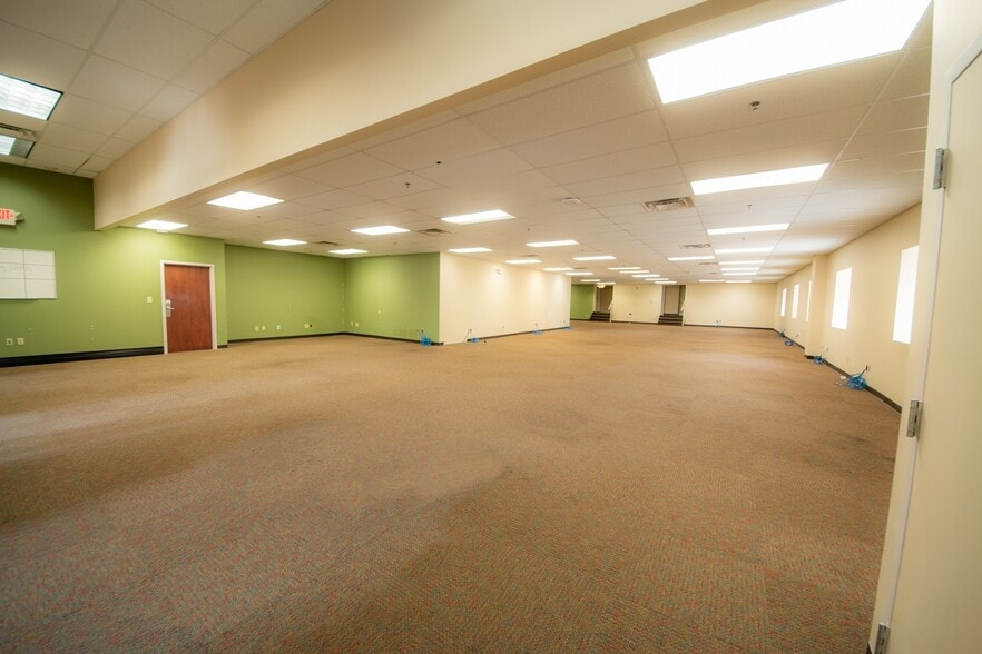 More Photos Of 501-505 E Broadway, Louisville Medical For Lease