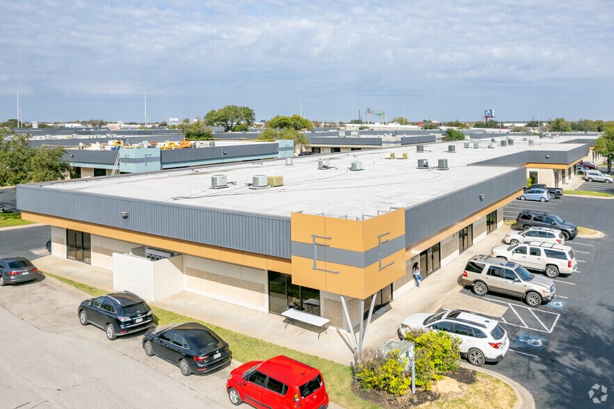More Photos Of 7801 N Lamar Blvd, Austin Unknown For Lease