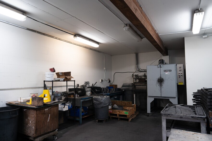 More Photos Of 3048 Aukele St, Lihue Warehouse For Sale