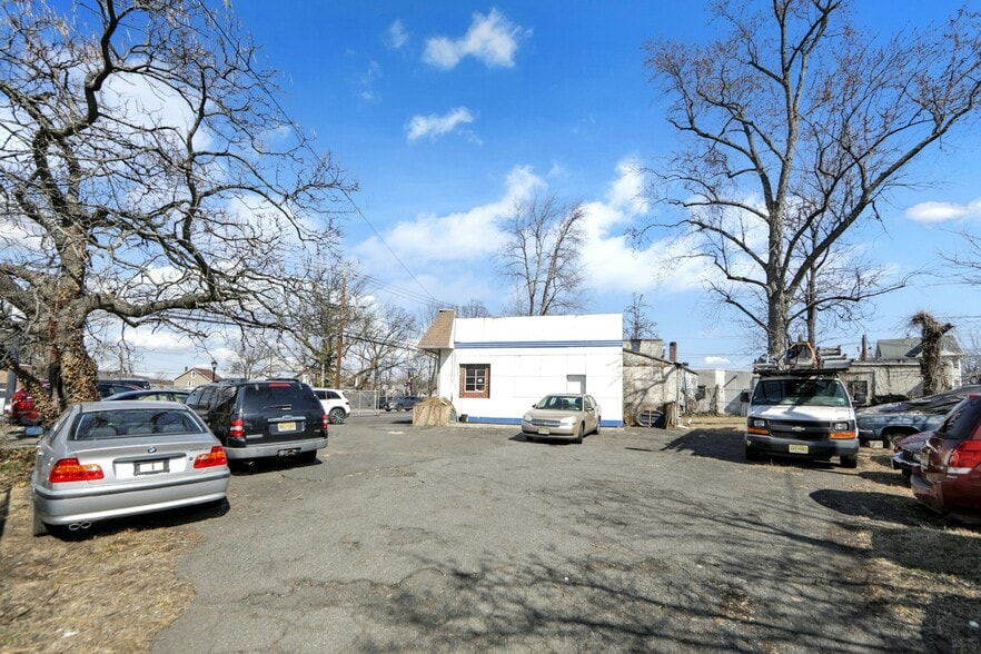 More Photos Of 2139 Springfield Ave, Vauxhall Auto Repair For Sale
