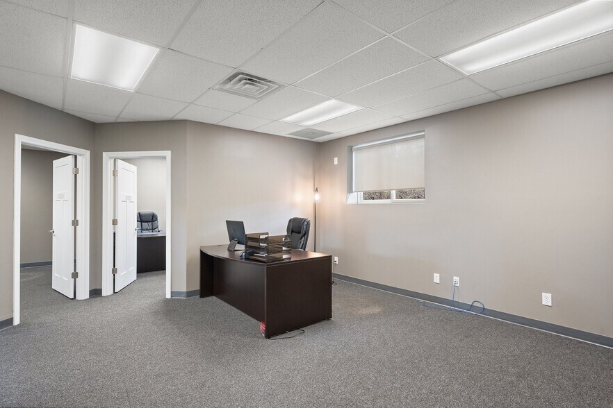 More Photos Of 802 Wabash Ave, Chesterton Office For Lease