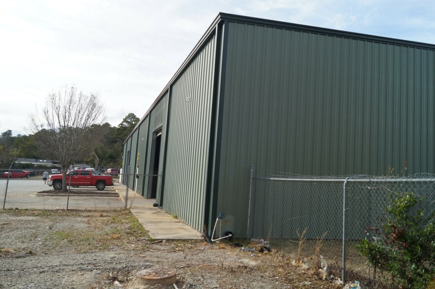 More Photos Of 3904 Wrightsboro Rd, Augusta Warehouse For Lease