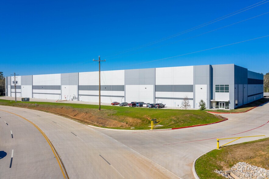 More Photos Of 915 Conroe Park West Dr, Conroe Warehouse For Sale