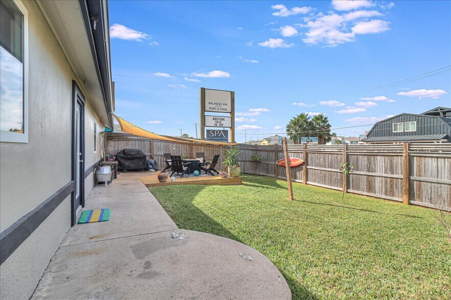 More Photos Of 121 Cut Off Rd, Port Aransas Office For Sale