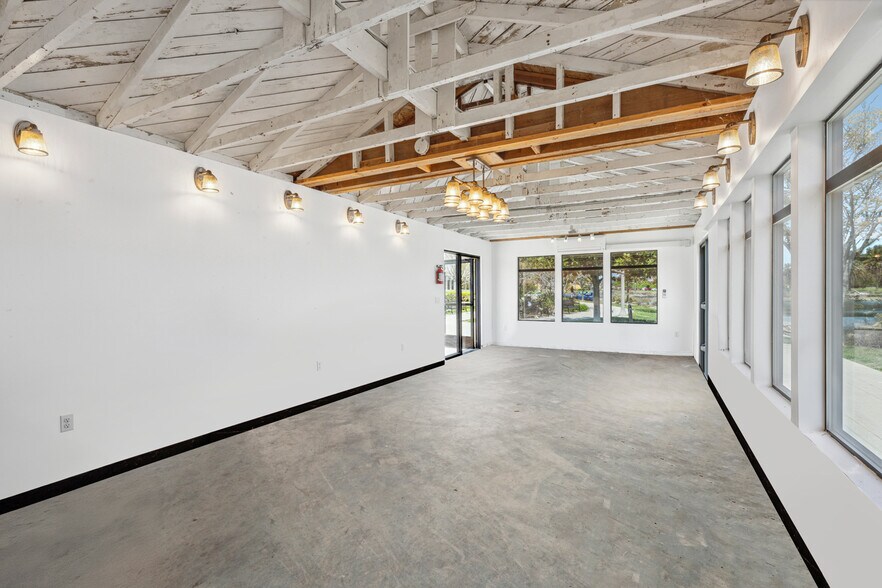 More Photos Of 2885 Historic Decatur Rd, San Diego Freestanding For Lease