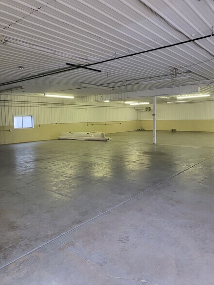 More Photos Of 6893 Sullivan Rd, Grawn Warehouse For Lease