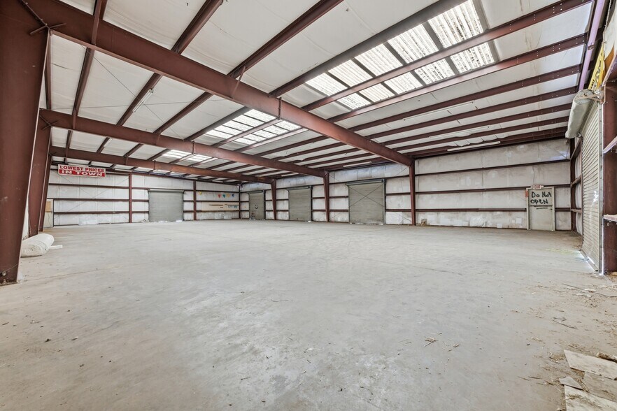 More Photos Of 619 Cassat Ave, Jacksonville Warehouse For Lease