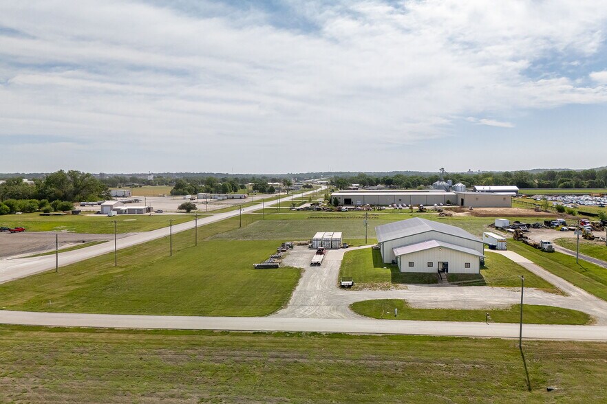 More Photos Of 801 Woodsdale Rd, Elwood Warehouse For Sale