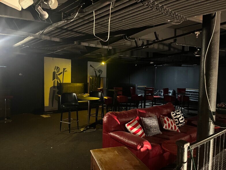 More Photos Of 12 Crane St, Southbridge Restaurant For Lease