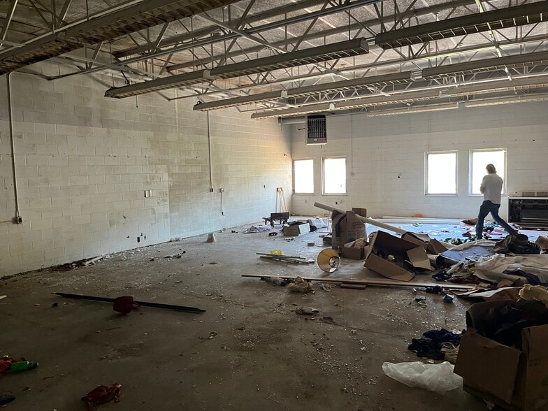 More Photos Of 8902 MacCorkle Ave, Marmet Office For Lease