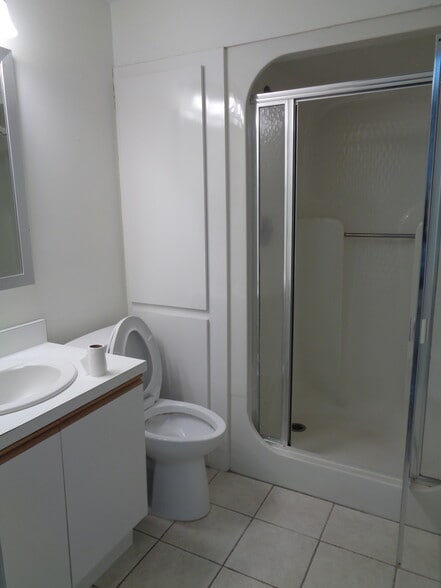 More Photos Of 6020 Deacon Rd, Sarasota Warehouse For Sale