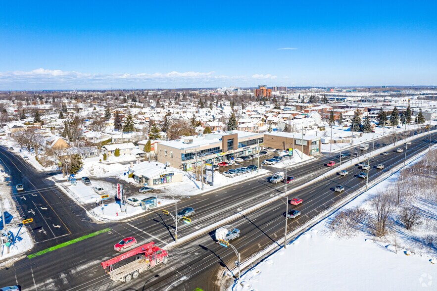 More Photos Of 321-335 Boul Saint-Martin O, Laval Storefront Retail Office For Lease