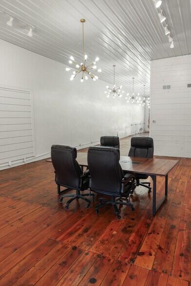 More Photos Of 124 Trinity St, Abbeville Storefront For Sale