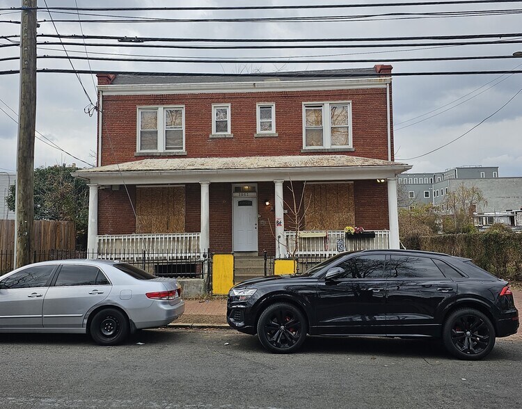 Primary Photo Of 1941 16th St SE, Washington Apartments For Sale