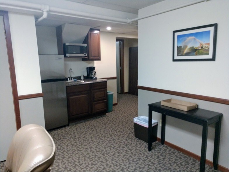 More Photos Of 305 S Greeley St, Stillwater Office For Lease