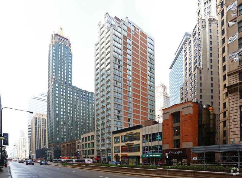 More Photos Of 324-328 N Michigan Ave, Chicago Storefront Retail Office For Lease