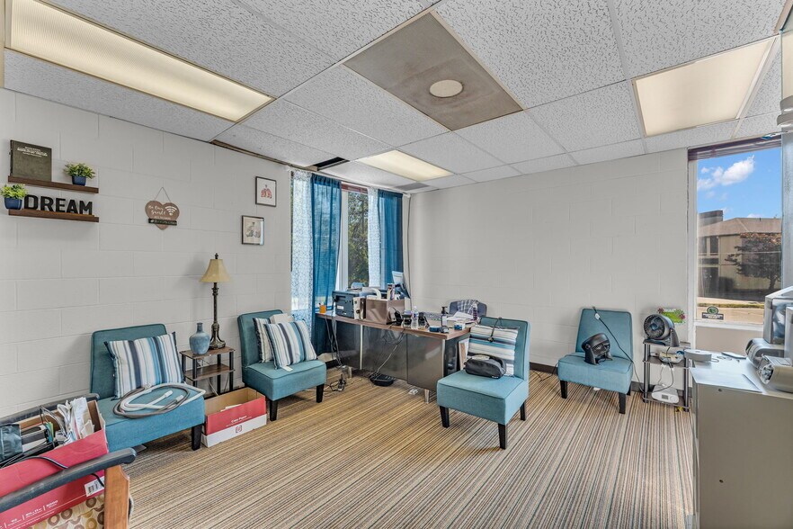 More Photos Of 3320 Sw Harrison St, Topeka Office For Lease