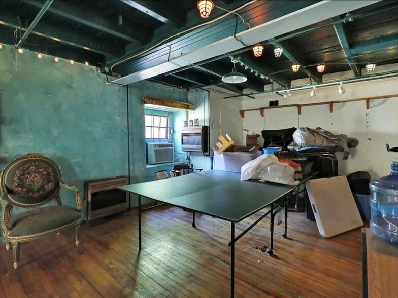 More Photos Of 1524 Friedensburg Rd, Reading Storefront Retail Residential For Sale