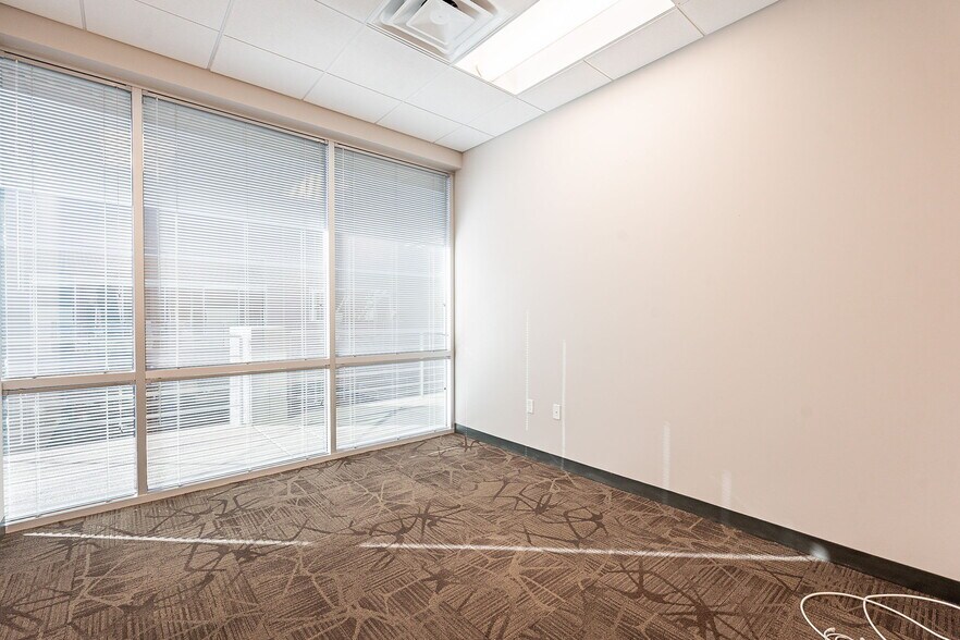 More Photos Of 1095 W Rio Salado Pky, Tempe Office For Lease