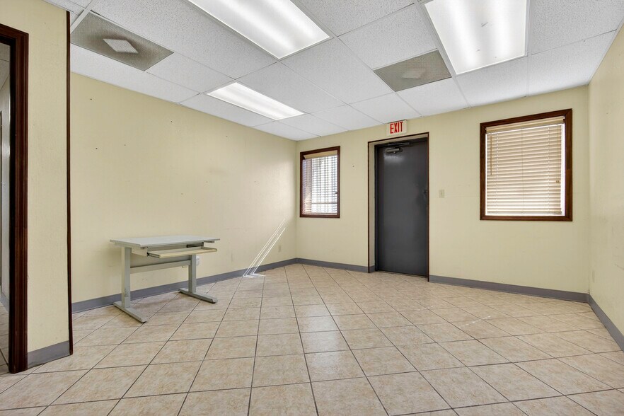 More Photos Of 6121 Highway 177, Shawnee Warehouse For Lease