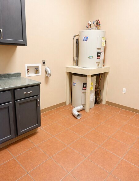 More Photos Of 800 E Aldrich Rd, Bolivar Freestanding For Lease