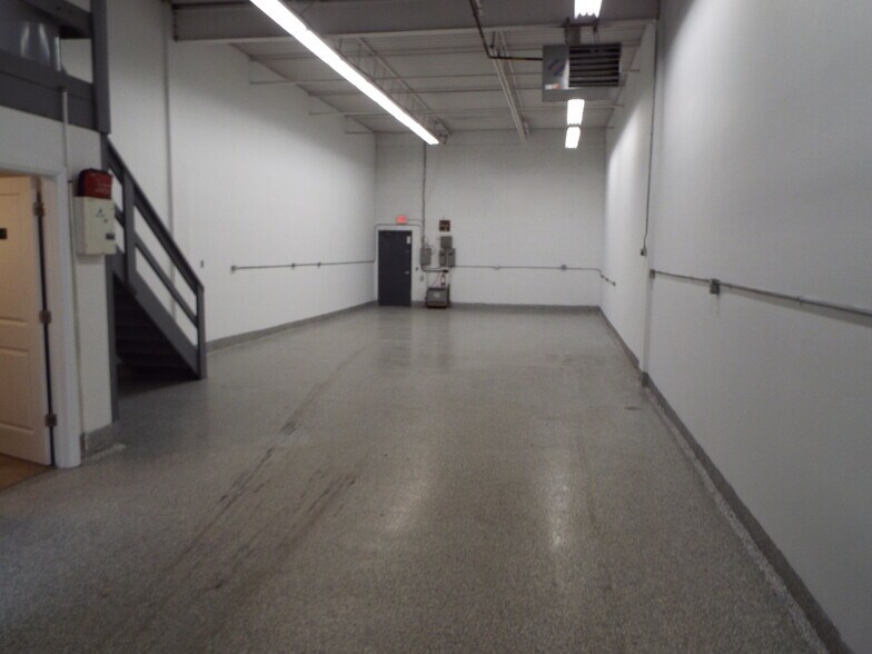 More Photos Of 1333 Boundary Rd, Oshawa Service For Lease