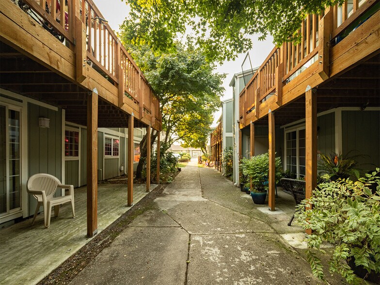 More Photos Of 125 Gateway Blvd, Cottage Grove Apartments For Sale