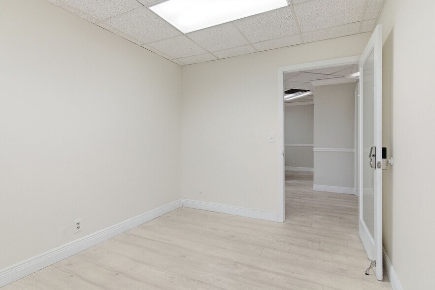 More Photos Of 1640 W Oakland Park Blvd, Fort Lauderdale Office For Sale
